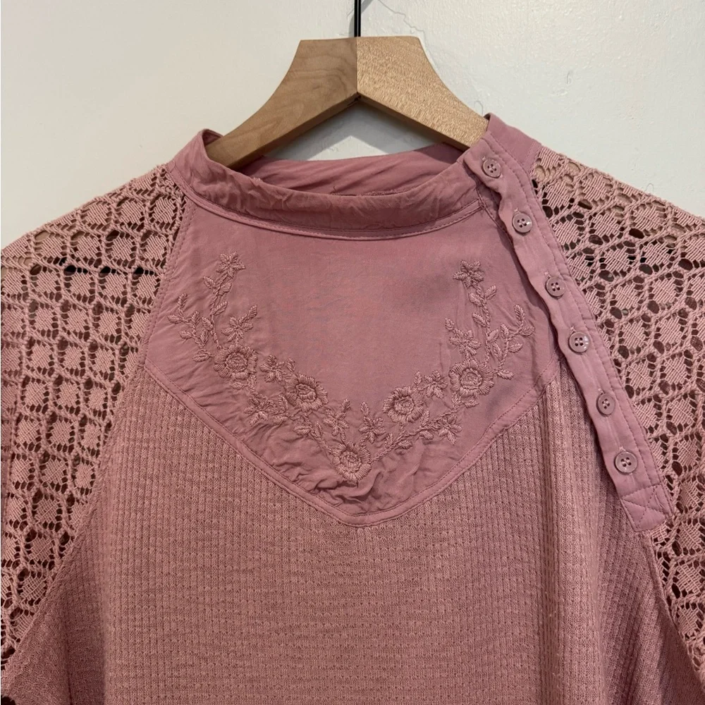 Free People Sweetest Thing Lace Sleeve Thermal‎ Boho Top In Dusty Rose M Flaw